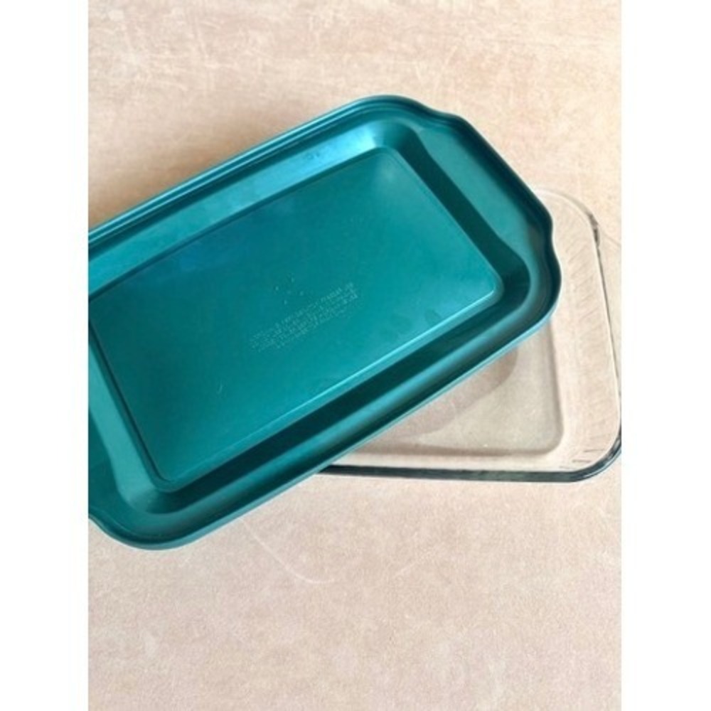 Pyrex Sculpted 3 Quart Clear Glass Baking Dish with Green Lid 9x13 USA